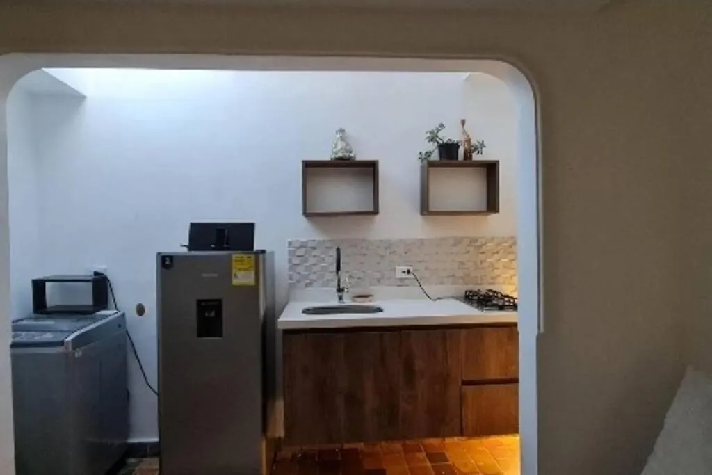 Aparta-Estudio Cerca Estacion Metro Poblado Medellín Kolumbien