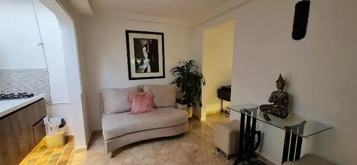 Aparta-Estudio Cerca Estacion Metro Poblado Medellin